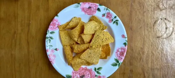 photo of one serving size of quest chips 