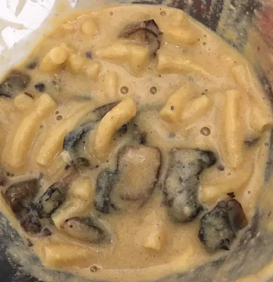 Picture of mac and cheese with mushrooms