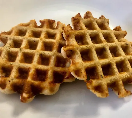 Photo of mac and cheese waffle hack 
